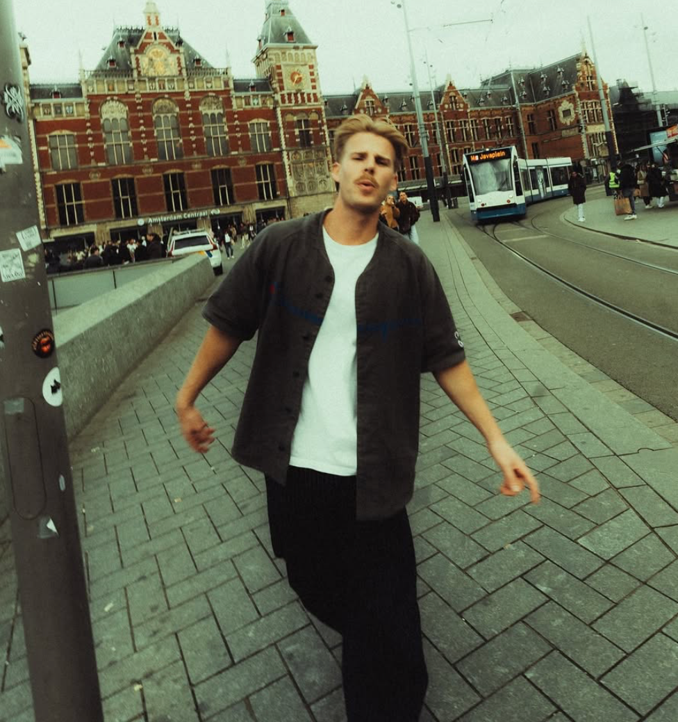 an image of an artist